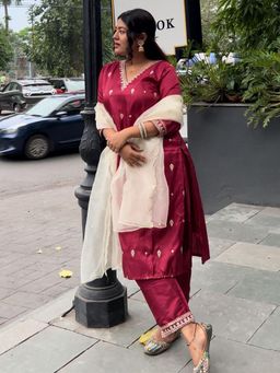 VredeVogel - Red Women Kurta with Pant and Dupatta