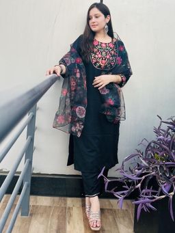 VredeVogel - Women Black Cotton Blend Embroidered Kurta with Pant and Dupatta