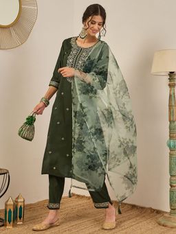 VredeVogel - Women Green Silk Blend Embroidered Kurta with Pant and Dupatta