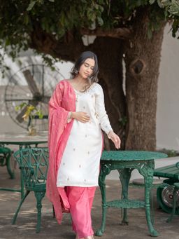 Meeshara - White Embroidered Kurta With Pant and Dupatta