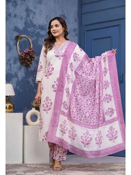 Aayusika - Women Pink Cotton Floral Kurta with Pant and Dupatta