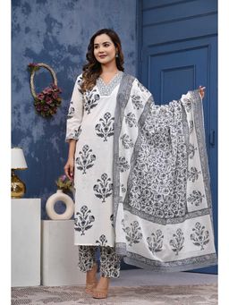 Aayusika - Women Grey Cotton Floral Kurta with Pant and Dupatta