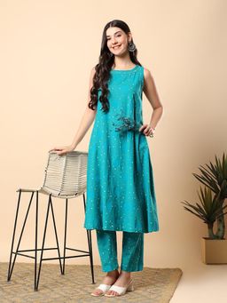 Aayusika - Women Turquoise Cotton Flex Abstract Kurta with Pant