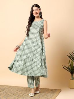 Aayusika - Women Green Cotton Geometric Kurta with Pant