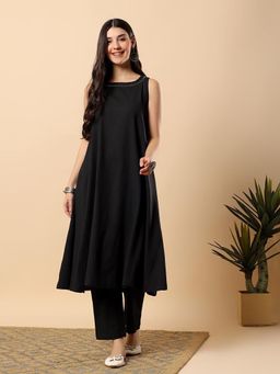Aayusika - Women Black Cotton Flex Solid Kurta with Pant