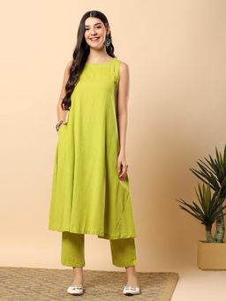 Aayusika - Women Green Cotton Flex Solid Kurta with Pant