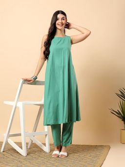 Aayusika - Women Green Cotton Flex Solid Kurta with Pant