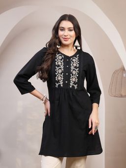 Nayam by lakshita - Black Floral Vine Embroidered Kurta
