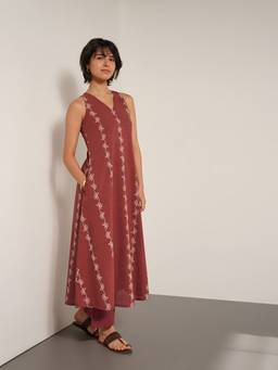 Pink Fort - Maroon Cotton Floral V-Neck Kurta with Pant