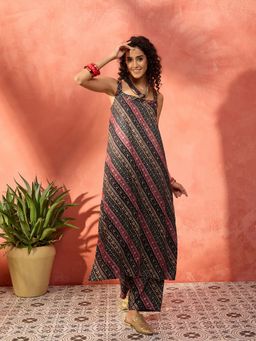 InWeave - Foil Thick Strapp Straight Kurta and Pant (Set of 2)