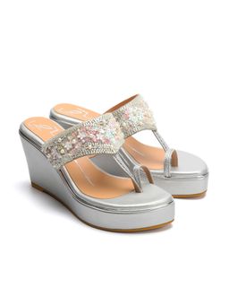NIDHI BHANDARI - Silver One Toe Embroidery Wedges