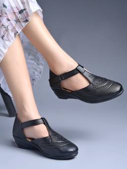 Shoetopia - Women Black Pu Sole Ballerina