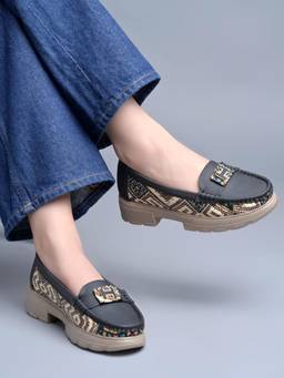 Shoetopia - Women Black Tpr Sole Loafers