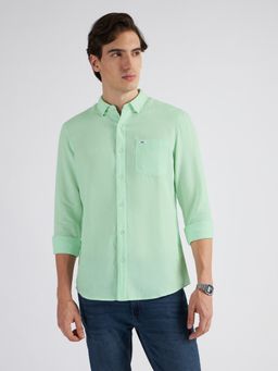 Lee - Men Solid Green Slim Fit Shirts