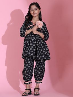 Maaesa - Girls Black Cotton V-Neck Kurta With Salwar