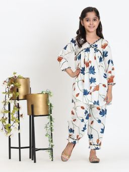 Maaesa - Girls White Cotton V-Neck Kurta With Salwar