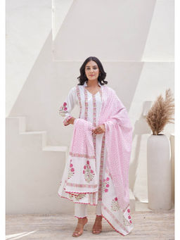 MAAND - Women White Embroidered Regular Kurta & Pant with Dupatta