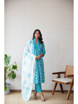 MAAND - Women Blue Floral Printed Cotton Kurta with Pant & Dupatta