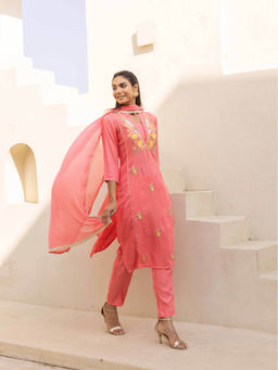 MAAND - Women Pink Floral Embroidered Regular Kurta & Pant with Dupatta