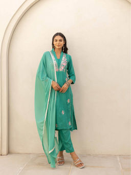 MAAND - Women Green Floral Embroidered Regular Kurta & Pant with Dupatta