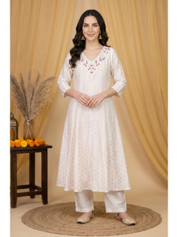 Aurelia - Off White Embroidered V-Neck Regular Kurta
