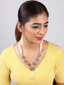 Indie Du Jour - Pearl Green String Tassel Necklace Set