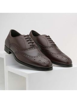 Red Tape - Men Solid Brown Brogues