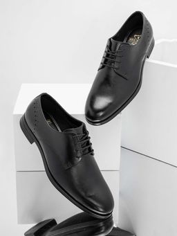 Red Tape - Men Solid Black Derbies