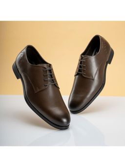 Red Tape - Men Solid Brown Derbies