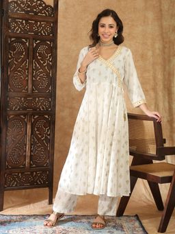 Globus - Off White Embroidered V-Neck Kurta With Pant