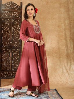 Globus - Rust Embroidered Square Neck Kurta Pant With Dupatta
