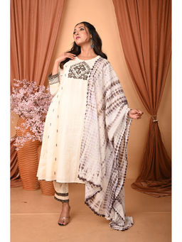 OSKOS - Ivory Applique Hand-Embroidered Kurta