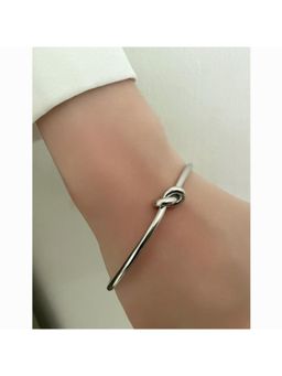 Salty Alpha - Women Subtle Silver Knot Cuff