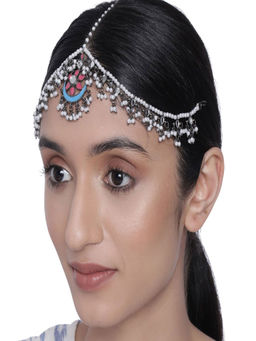 Accessher - Silver-Plated Oxidised White Embellished With Mirror Kundan And Pearls Maang Tikka