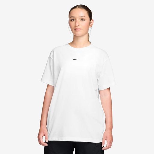 Nike Sportswear - Women's Oversized Short-Sleeve T-Shirt (Plus Size)