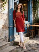 Maroon color option, Currently selected