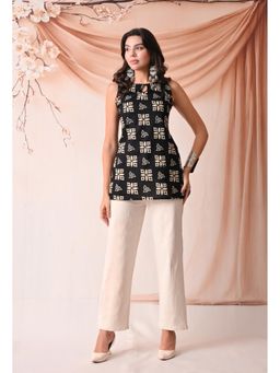 Rimika - Women Black Square Printed Straight Kurti