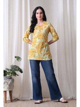 Rimika - Women Yellow Floral Printed Straight Kurti