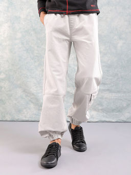 The Indian Garage Co - Men Loose Fit Solid Mid Rise Stretchable Denim Joggers Grey