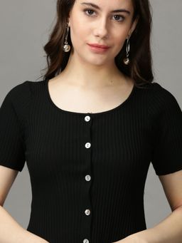 SHOWOFF - Womens Scoop Neck Fitted Solid Black Crop Top