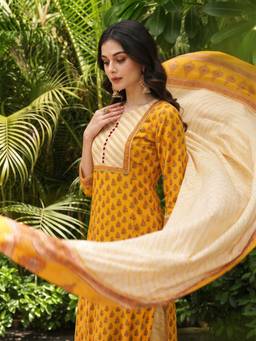 Vaamsi - Cotton Blend Printed Kurta Palazzo & Dupatta (Set of 3)