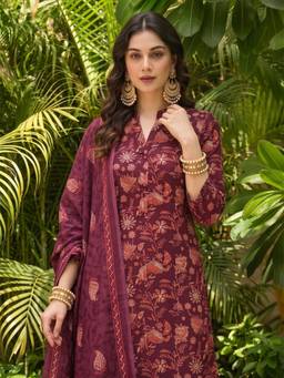Vaamsi - Women Maroon Rayon Blend Floral Printed Regular Kurta with Pant and Dupatta (Set of 3)