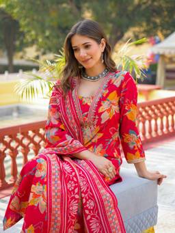 Vaamsi - Women Red Viscose Floral Straight Kurta With Pant & Dupatta