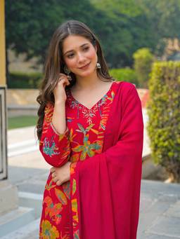 Vaamsi - Women Pink Viscose Rayon Floral Straight Kurta With Pant & Dupatta