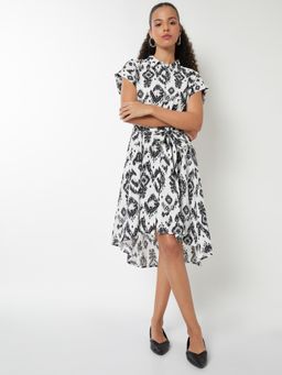 max - Women Printed A-Line Knee Dress with Belt