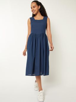 max - Women Solid Fit and Flared Midi Dress