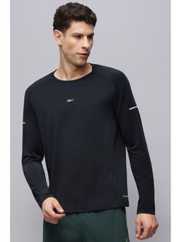 Reebok - Men Black Textured T-Shirt