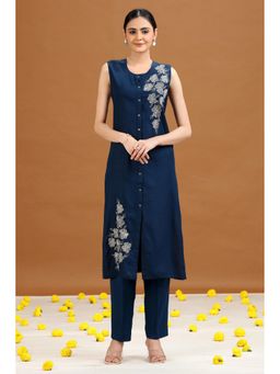 Cotton Culture - Women Indigo Viscose Rayon Floral Kurta & Pant