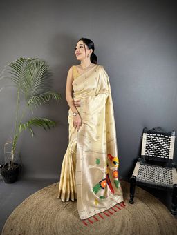 Elora - Off White Floral Saree With Unstitched Blouse