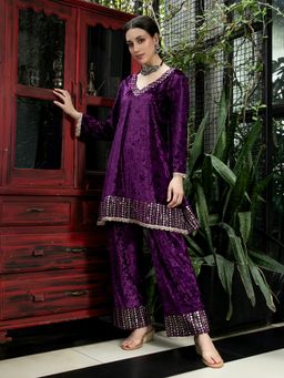 Qissa - Women Purple Velvet Embroidered Co-Ord Set